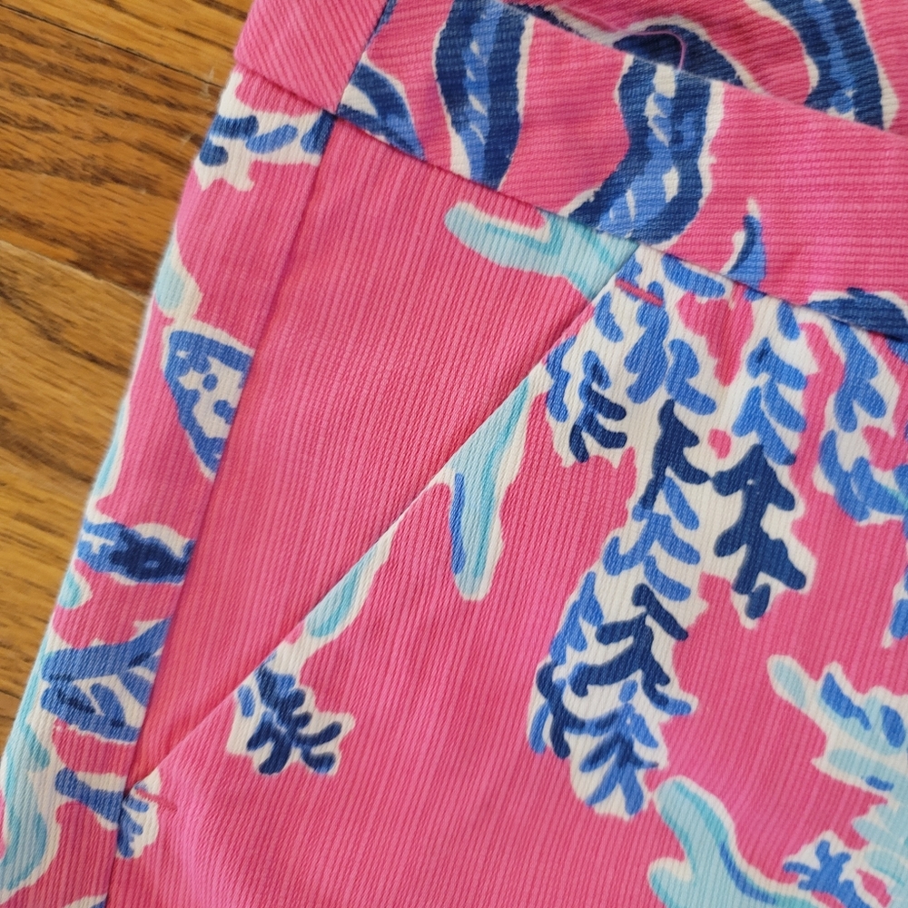 Lilly Pulitzer Vibrant Pink & Blue Patterned Women's Shorts With Pockets - Picture 2 of 5